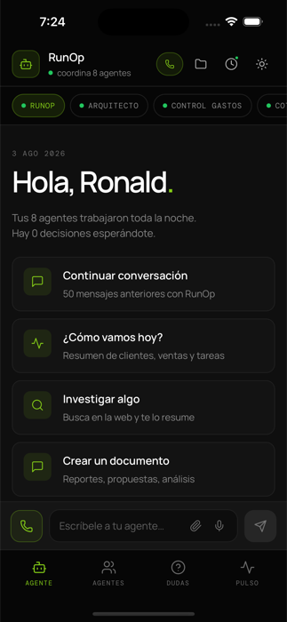 La conversación en la app, con las fichas de agentes arriba y el campo de escritura abajo