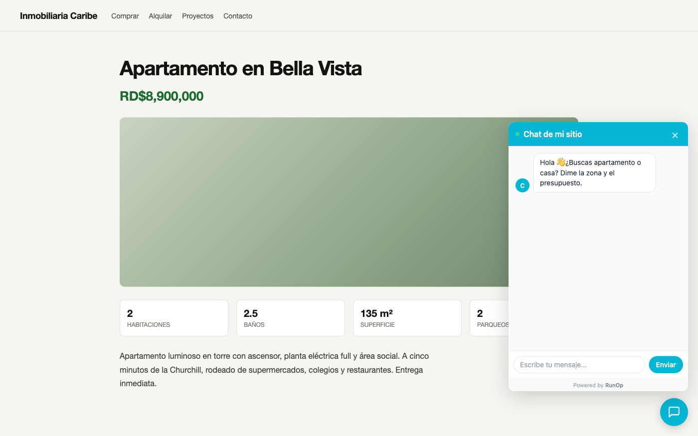 El widget abierto en un sitio real, mostrando el mensaje de bienvenida